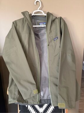 Patagonia Olive Green Hooded Shell Jacket with Light Green Trim